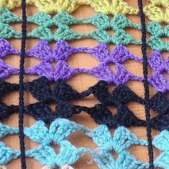 Vintage Handmade Crochet Afghan - Picture 4 of 12